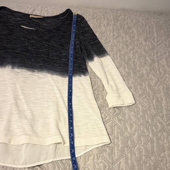 Language Monochrome Top - Picture 6 of 9